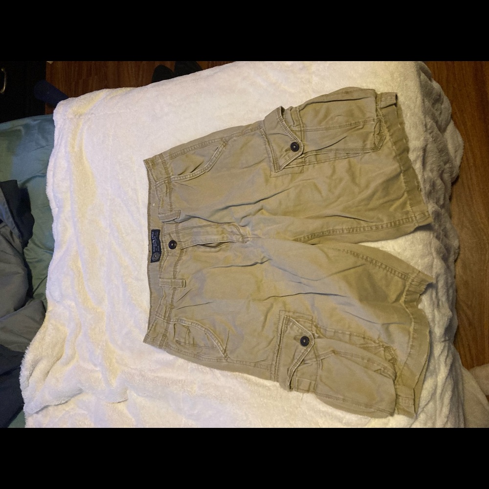 American eagle cargo shorts size 33